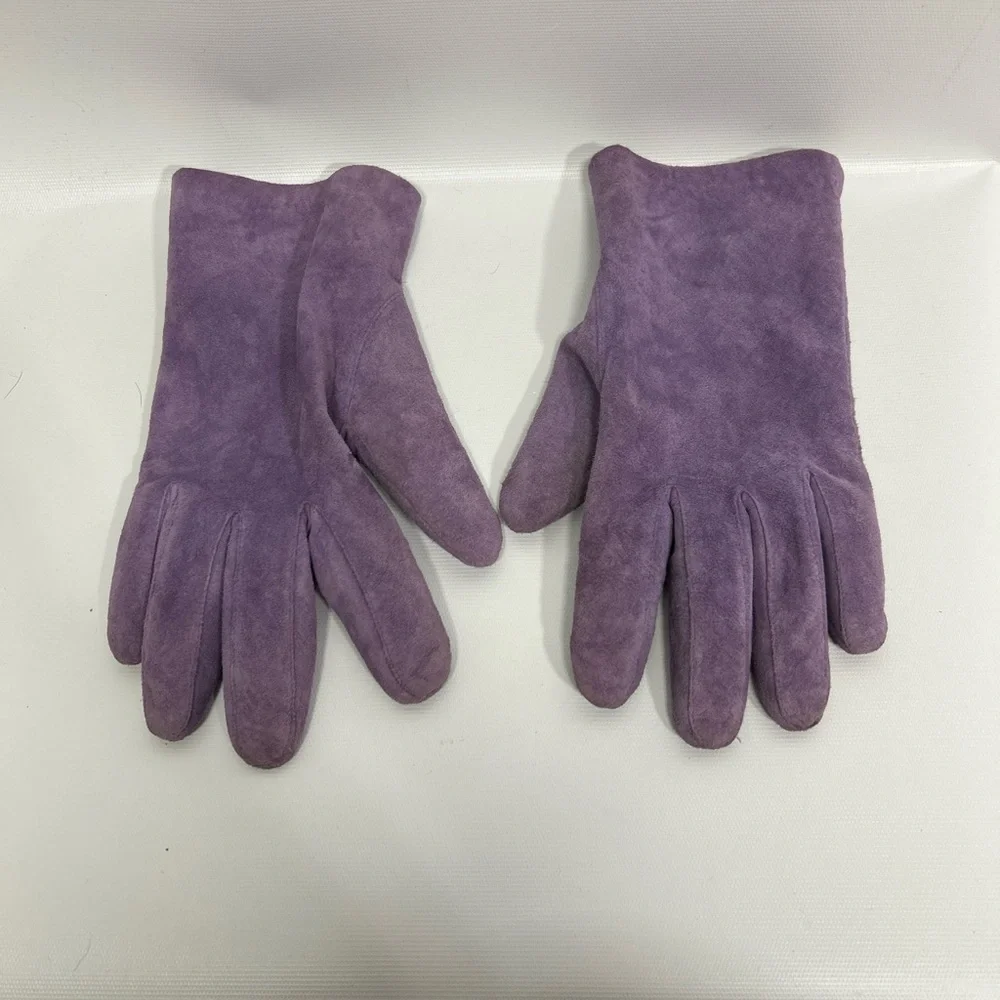 Chic Lavender Suede Gloves